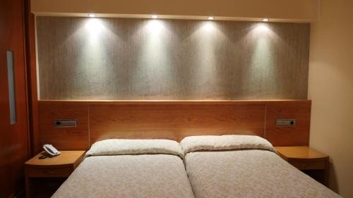 Habitación Cuádruple Clásica del hotel Rusadir. Foto 13