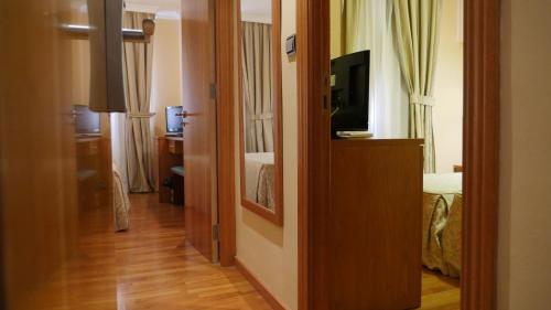 Habitación Cuádruple Clásica del hotel Rusadir. Foto 16