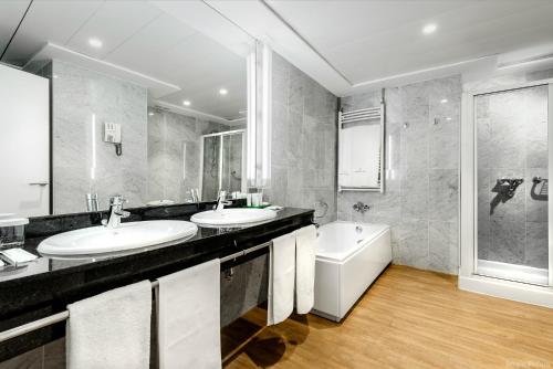 Habitación Executive del hotel Tres Reyes Pamplona. Foto 4