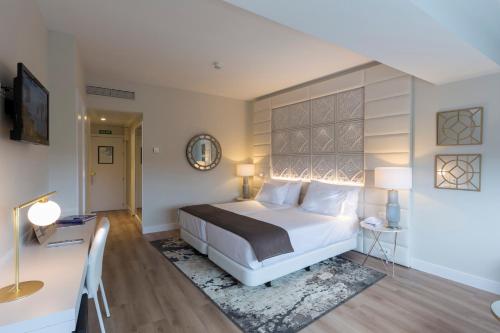 Habitación Doble Estándar - 1 o 2 camas del hotel Tres Reyes Pamplona. Foto 3