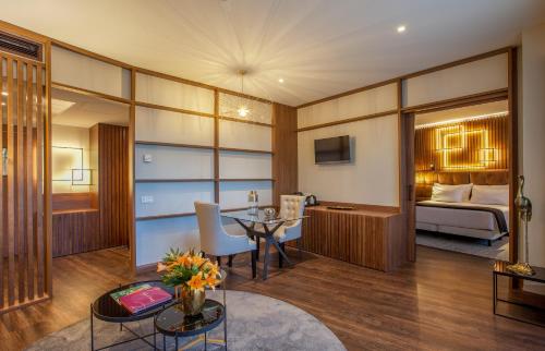Suite del hotel Tres Reyes Pamplona. Foto 3