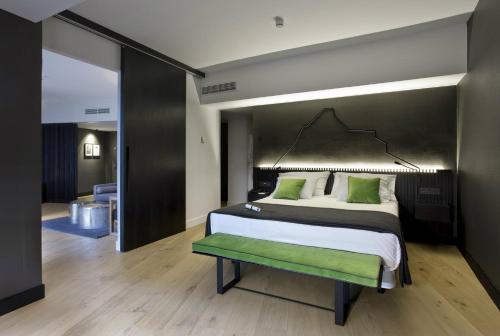 Suite del hotel Tres Reyes Pamplona. Foto 8