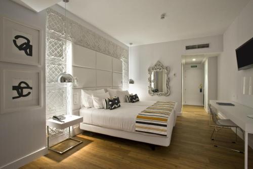 Habitación Triple del hotel Tres Reyes Pamplona. Foto 8