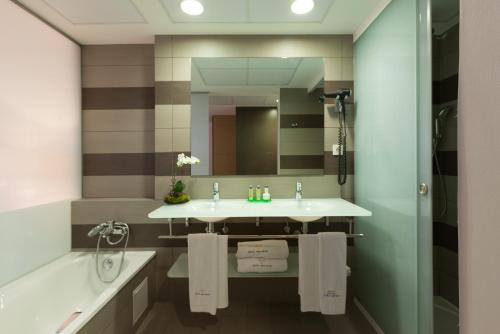 Suite Junior del hotel Tres Reyes Pamplona. Foto 1