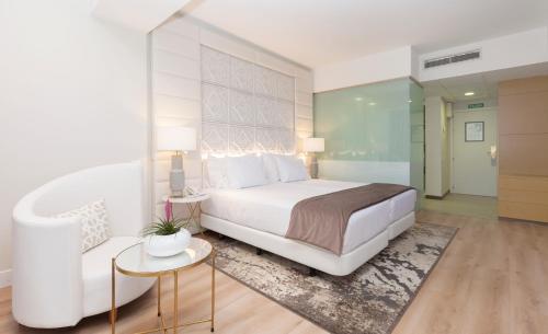 Suite Junior del hotel Tres Reyes Pamplona. Foto 2