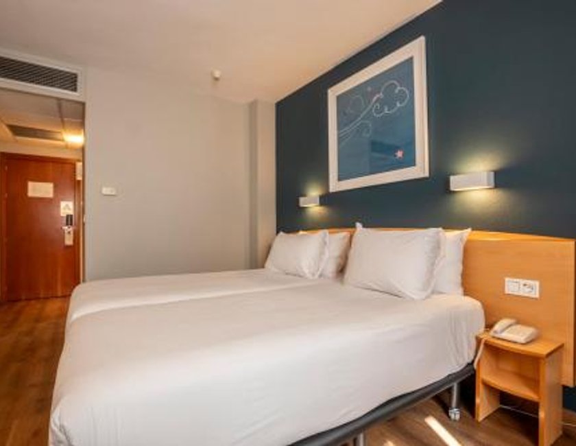 Habitación Doble - 2 camas del hotel Travelodge Murcia. Foto 2