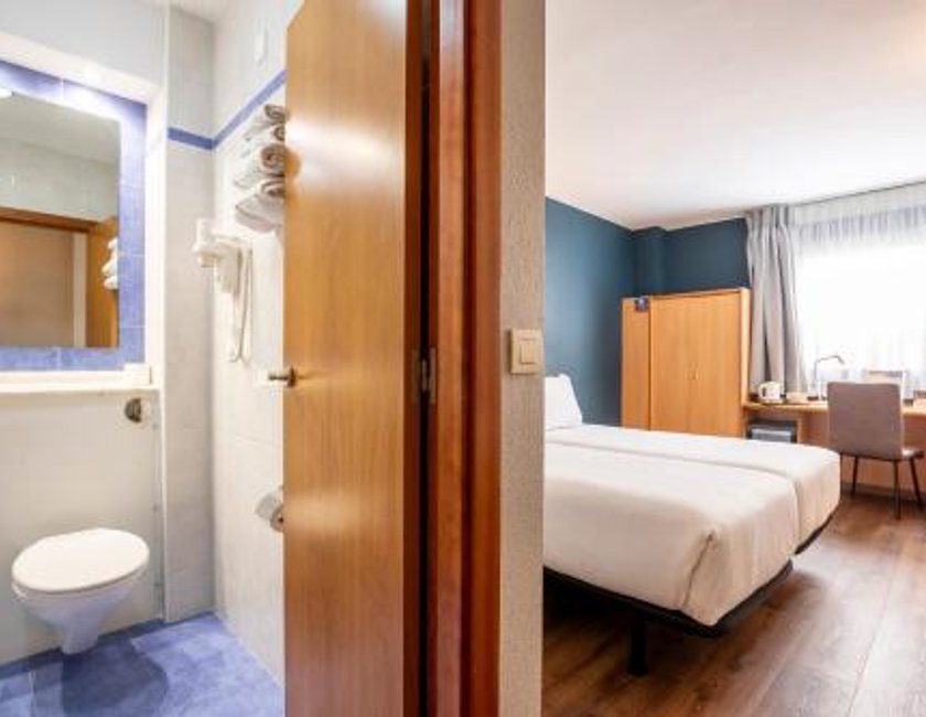 Habitación Doble - 2 camas del hotel Travelodge Murcia. Foto 3