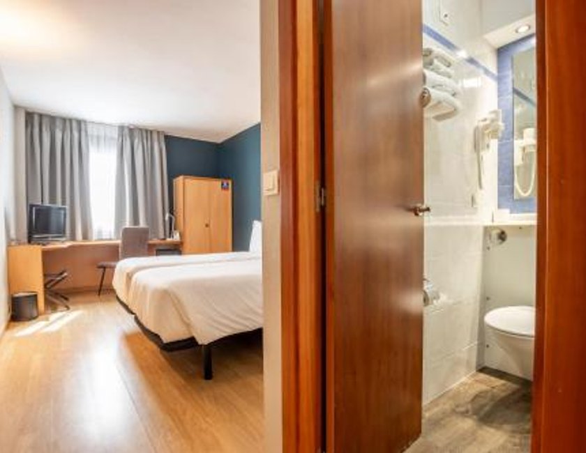 Habitación Doble - 2 camas del hotel Travelodge Murcia. Foto 7
