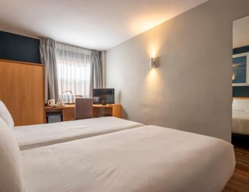 Habitación Doble - 2 camas del hotel Travelodge Murcia. Foto 8