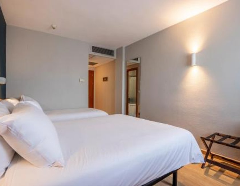 Habitación Familiar Pequeña del hotel Travelodge Murcia. Foto 3
