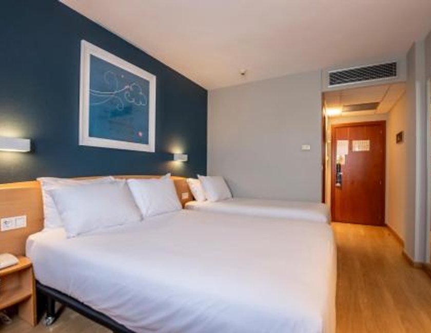 Habitación Familiar Pequeña del hotel Travelodge Murcia. Foto 4
