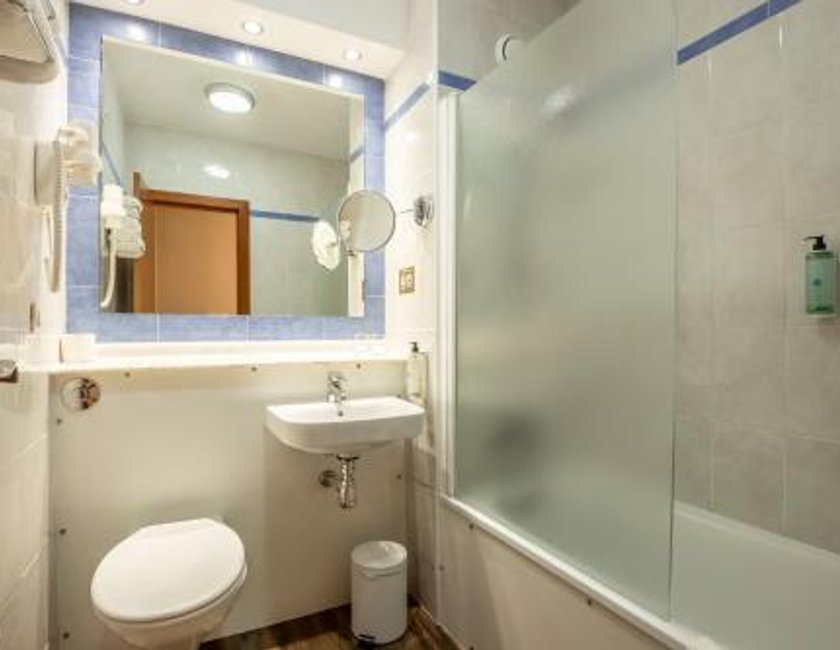 Habitación Familiar Pequeña del hotel Travelodge Murcia. Foto 8