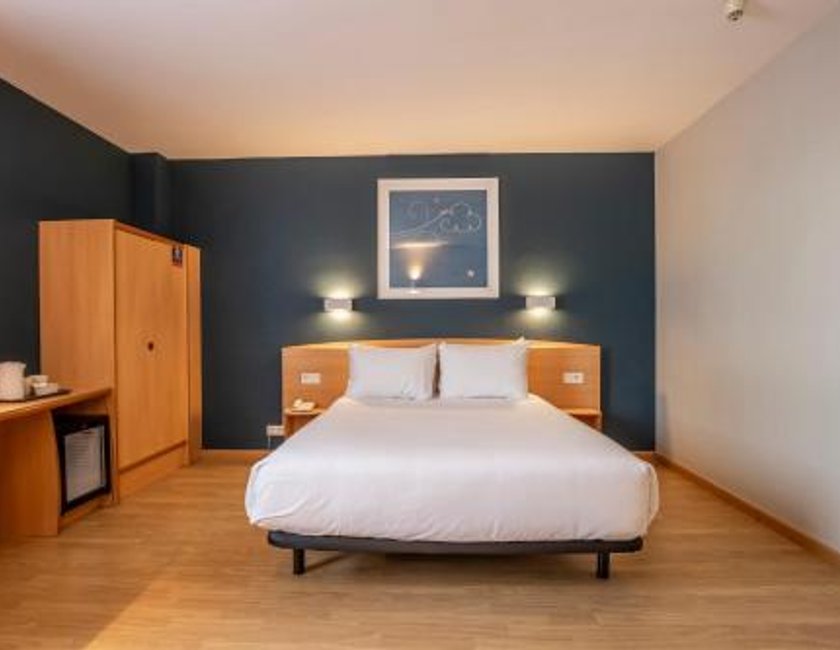 Habitación Doble adaptada para personas con movilidad reducida del hotel Travelodge Murcia