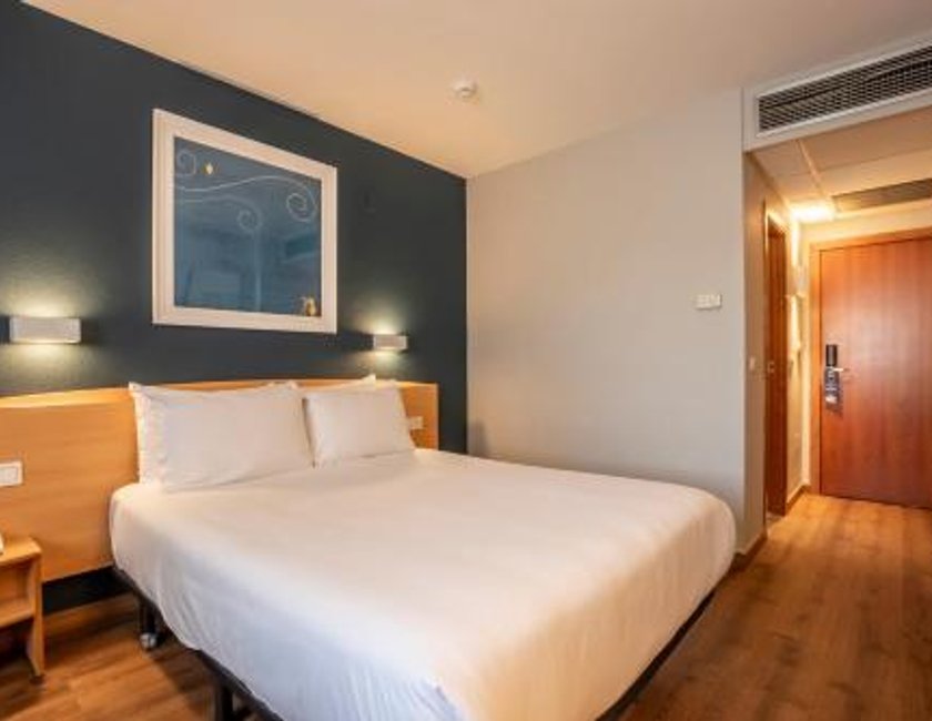 Habitación Doble adaptada para personas con movilidad reducida del hotel Travelodge Murcia. Foto 6