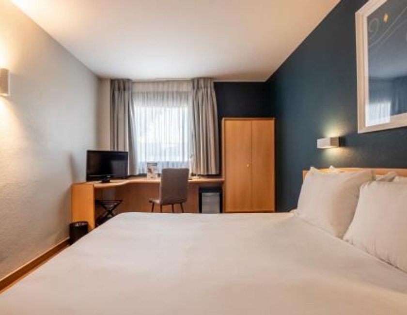 Habitación Doble adaptada para personas con movilidad reducida del hotel Travelodge Murcia. Foto 11