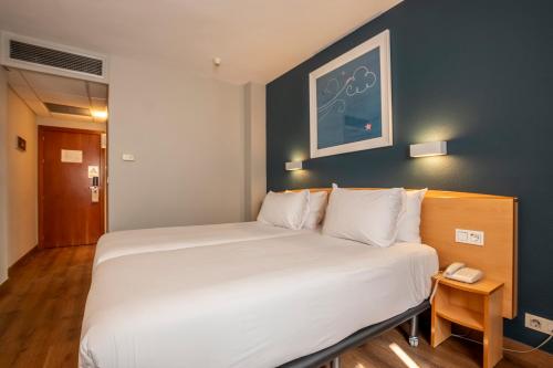 Habitación Doble - 2 camas del hotel Travelodge Murcia. Foto 2