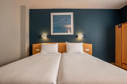 Habitación Doble - 2 camas del hotel Travelodge Murcia. Foto 6