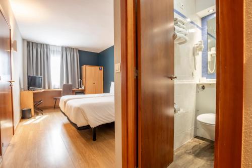 Habitación Doble - 2 camas del hotel Travelodge Murcia. Foto 7