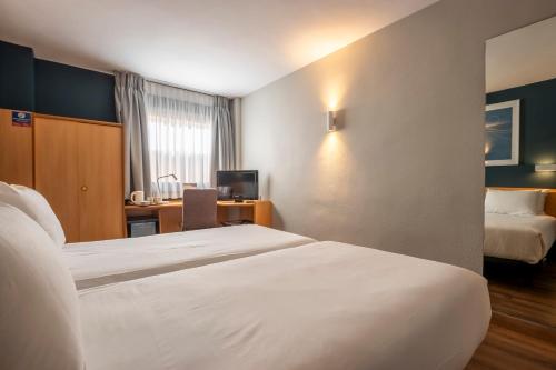 Habitación Doble - 2 camas del hotel Travelodge Murcia. Foto 8