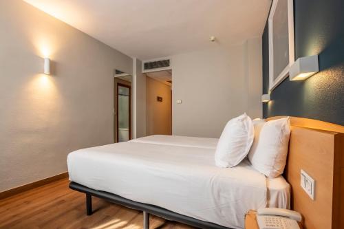 Habitación Doble - 2 camas del hotel Travelodge Murcia. Foto 9