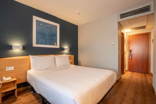 Habitación Doble adaptada para personas con movilidad reducida del hotel Travelodge Murcia. Foto 6