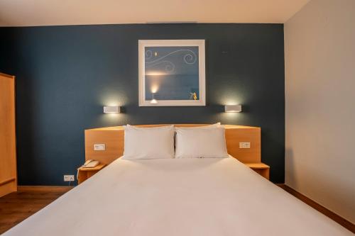 Habitación Doble adaptada para personas con movilidad reducida del hotel Travelodge Murcia. Foto 7