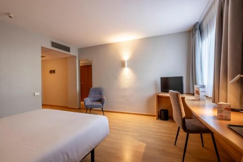 Habitación Doble adaptada para personas con movilidad reducida del hotel Travelodge Murcia. Foto 8