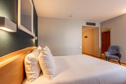 Habitación Doble adaptada para personas con movilidad reducida del hotel Travelodge Murcia. Foto 9