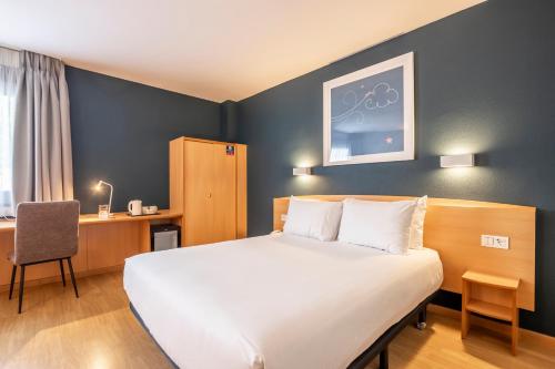 Habitación Doble adaptada para personas con movilidad reducida del hotel Travelodge Murcia. Foto 10