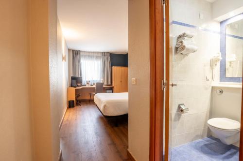 Habitación Doble adaptada para personas con movilidad reducida del hotel Travelodge Murcia. Foto 15