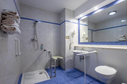 Habitación Doble adaptada para personas con movilidad reducida del hotel Travelodge Murcia. Foto 16