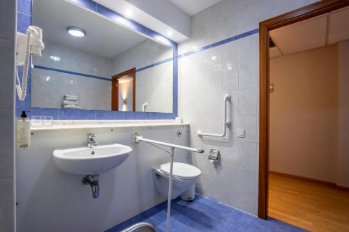 Habitación Doble adaptada para personas con movilidad reducida del hotel Travelodge Murcia. Foto 17