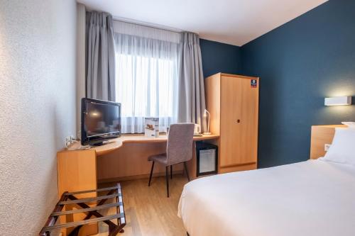 Habitación Doble adaptada para personas con movilidad reducida del hotel Travelodge Murcia. Foto 24