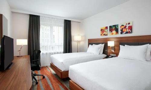 Habitación Doble - 2 camas del hotel Hilton Garden Inn Brussels City Centre. Foto 3