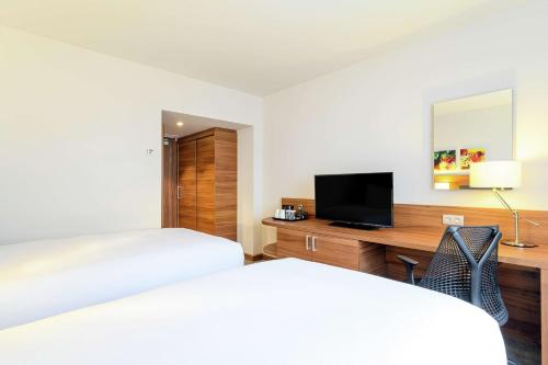 Habitación Doble con vistas al jardín - 2 camas del hotel Hilton Garden Inn Brussels City Centre. Foto 1