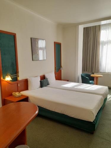 Habitación Doble Estándar - 2 camas del hotel Le Dome. Foto 1