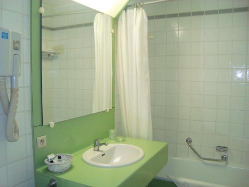 Habitación Doble Estándar - 2 camas del hotel Le Dome. Foto 13