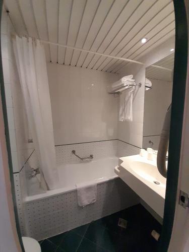 Habitación Doble Superior del hotel Le Dome. Foto 1