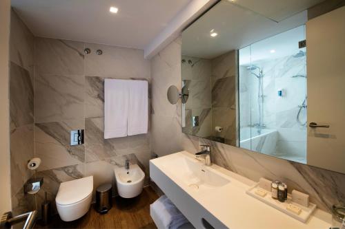Habitación Doble Superior con vistas - 2 camas del hotel Occidental Vigo. Foto 6