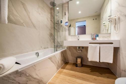 Habitación Doble Premium del hotel Occidental Vigo. Foto 3