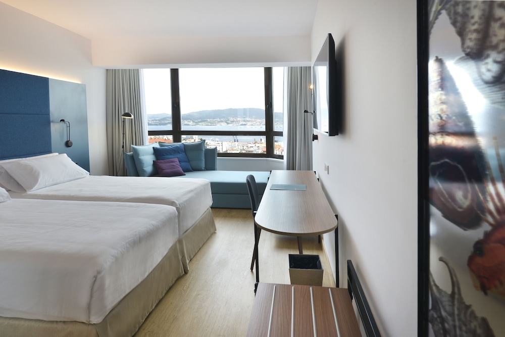 Habitación superior con 2 camas individuales (with Estuary View) del hotel Occidental Vigo. Foto 1