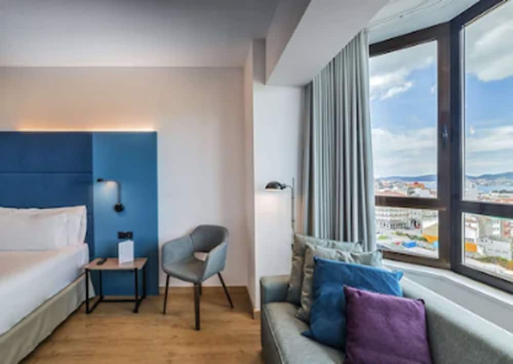 Habitación superior con 2 camas individuales (with Estuary View) del hotel Occidental Vigo. Foto 2