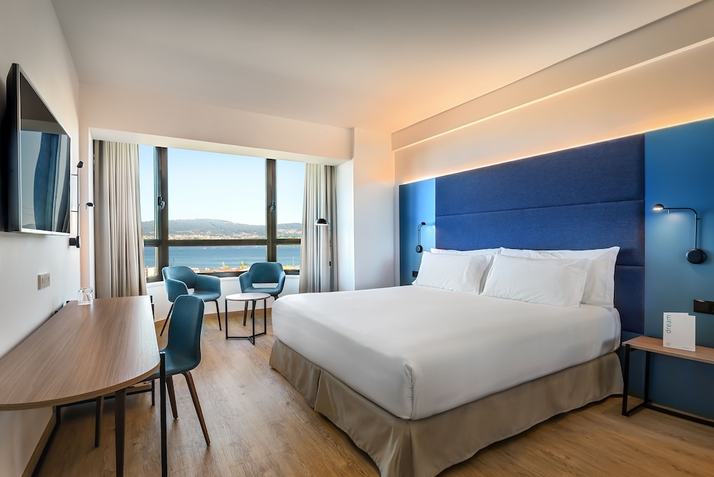 Habitación superior (King Bed and Estuary View) del hotel Occidental Vigo