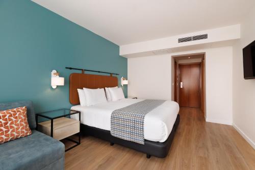 Habitación Triple del hotel Exe Vienna. Foto 3