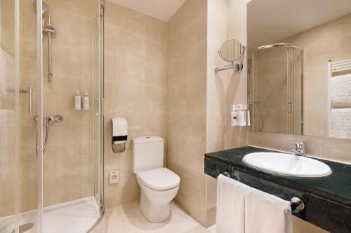 Habitación Triple del hotel Exe Vienna. Foto 7