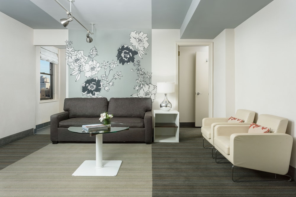 Suite, 1 cama de matrimonio con sofá cama del hotel Stewart Hotel New York. Foto 3