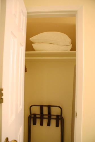 Habitación Estándar con baño compartido - 2 camas del hotel Americana Inn. Foto 3