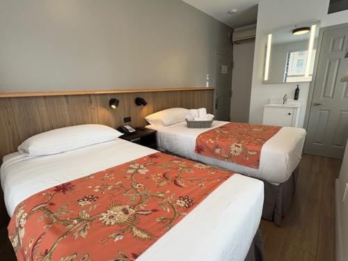 Habitación Estándar con baño compartido - 2 camas del hotel Americana Inn. Foto 5