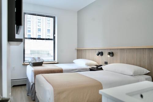 Habitación Estándar con baño compartido - 2 camas del hotel Americana Inn. Foto 8