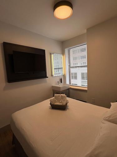 Habitación Doble Estándar con baño compartido del hotel Americana Inn. Foto 4